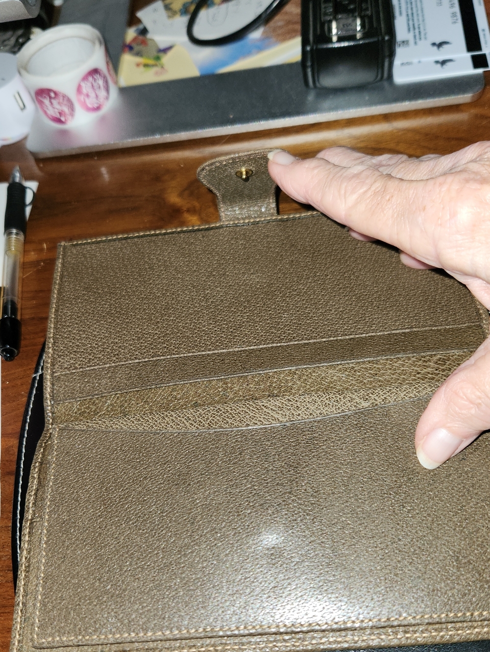 70's Vintage Gucci Wallet - Picture 3 of 9